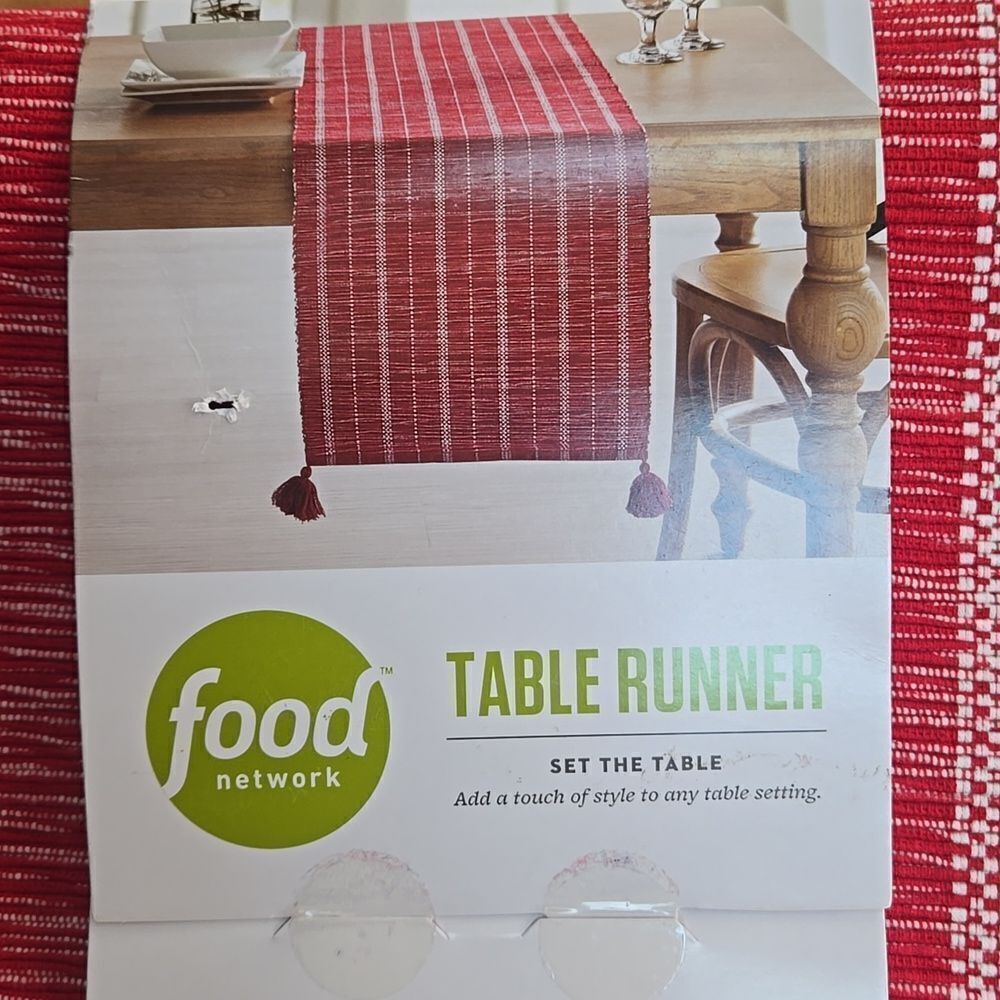 FOOD NETWORK TABLE RUNNER, RIBBED RED STRIPED WITH TASSLES - NEW - Picture 6 of 8